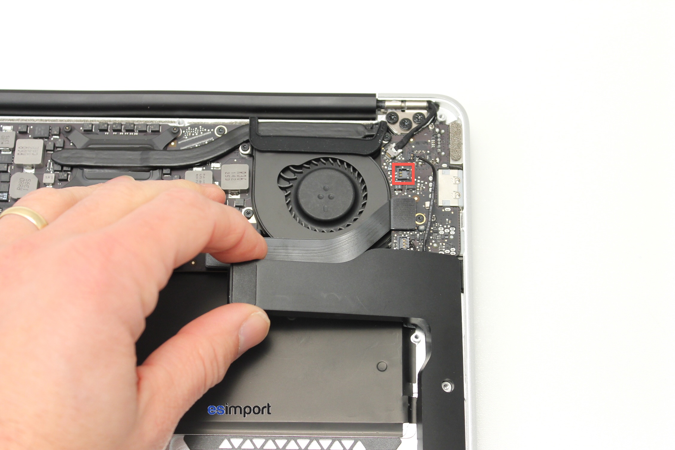 Démonter les touches d'un MacBook Pro mi-2010 - Tutoriel de réparation  iFixit