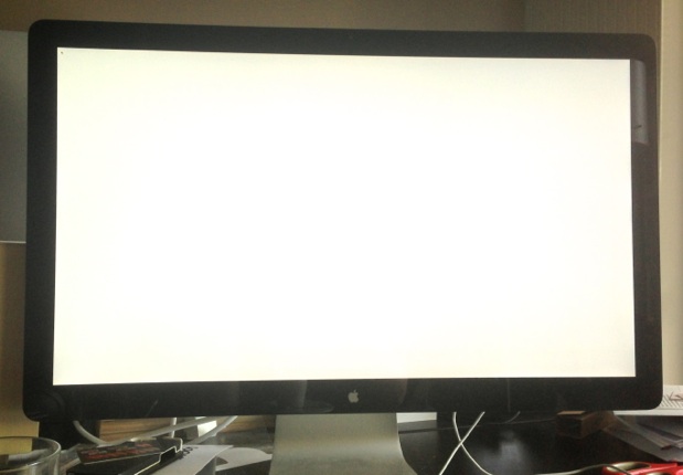 Problème écran blanc iMac au démarrage : que faire ?